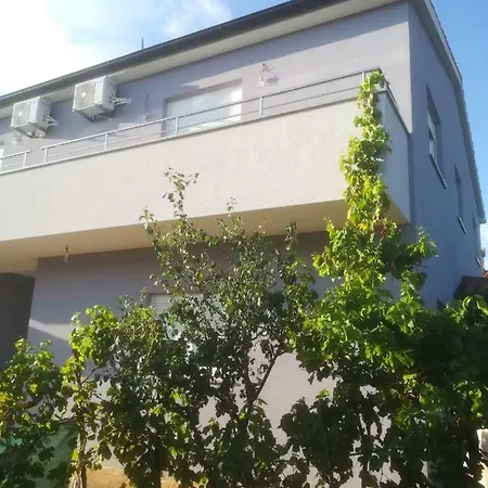 Apartman Ki Apartment *